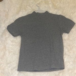 Cropped ribbed turtleneck tee!